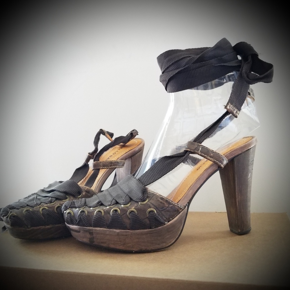 UNIQUE SANDALS!! MADE IN ITALY.